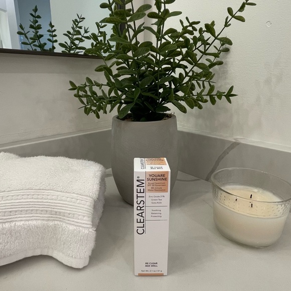New in Box Clearstem YouAreSunshine mineral physical tinted SPF 50 anti-acne - Picture 1 of 10